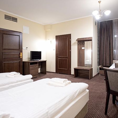 Hotel Lord Krosno Luaran gambar