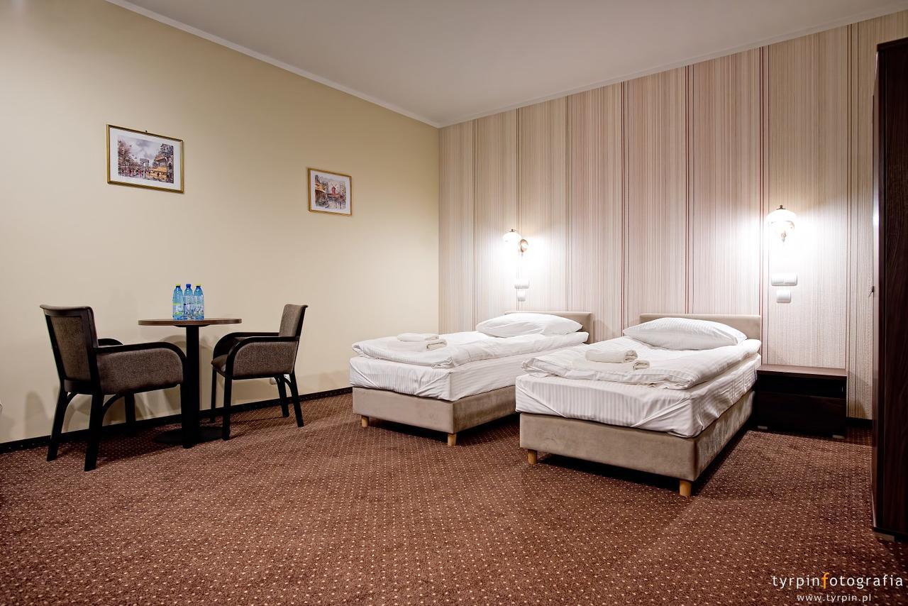 Hotel Lord Krosno Luaran gambar