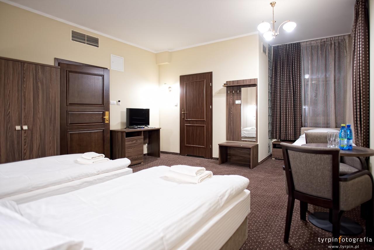 Hotel Lord Krosno Luaran gambar