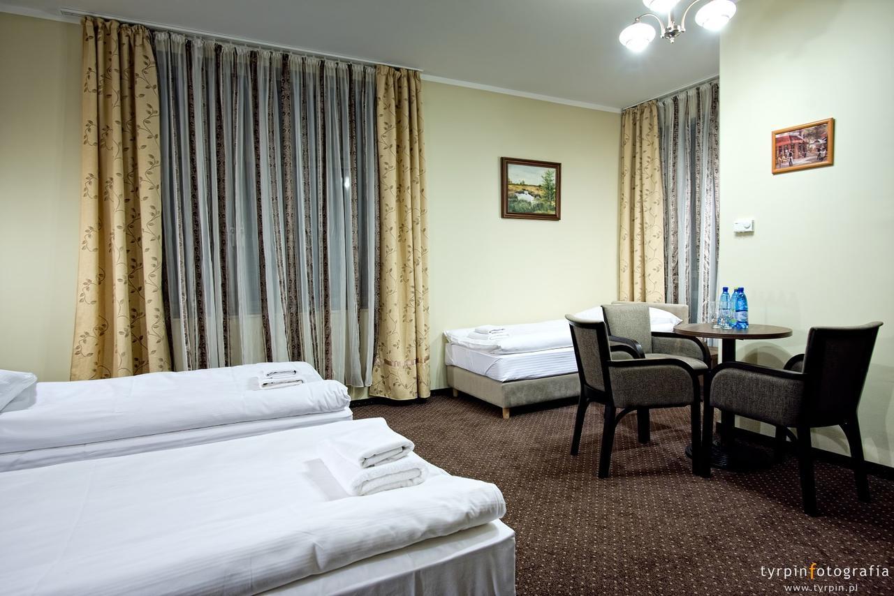 Hotel Lord Krosno Luaran gambar